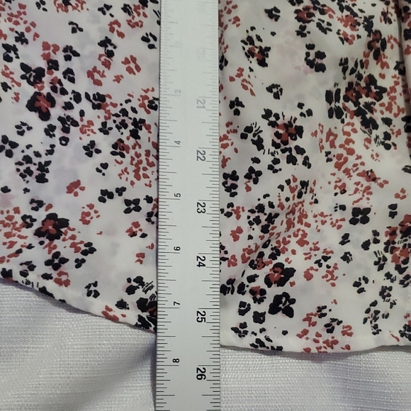 Loft Factory Shirt Women’s Ceam Blouse Floral Print Size L - Picture 11 of 11